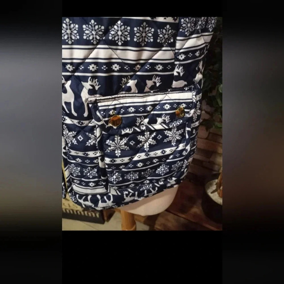 St. Johns Bay Large Reindeer Snowflake Puffer Outdoor Vest‎ - Picture 3 of 9